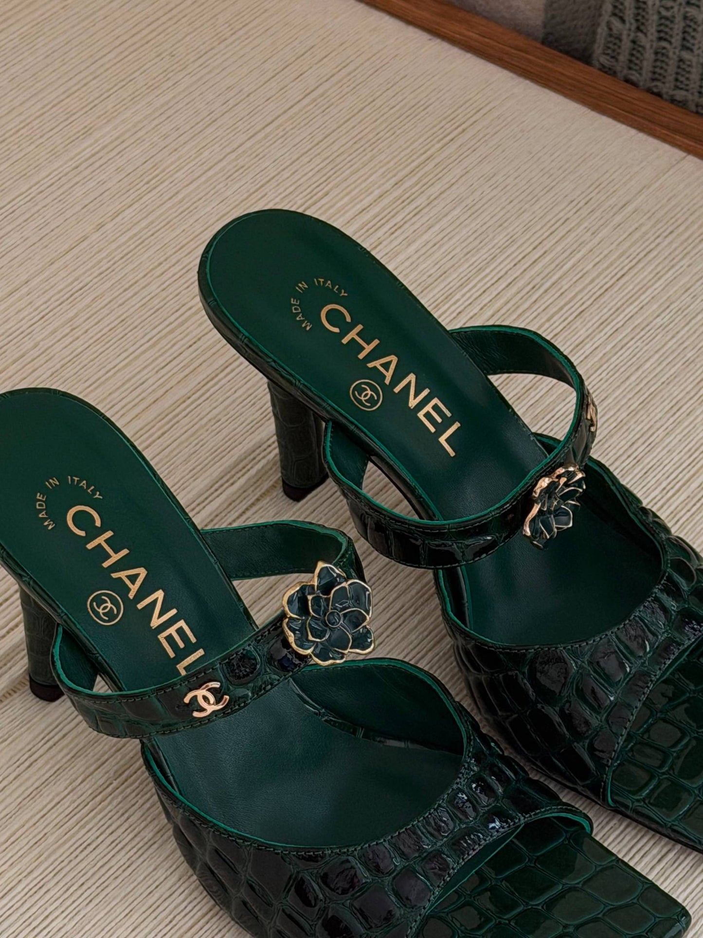 CHANEL
QUALITY:SUPER MASTER 😍💥
SIZE:36 TO 42😍🥰
450 dhs✅

Zain319
♥️♥️♥️
