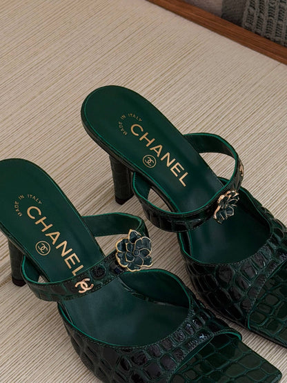 CHANEL
QUALITY:SUPER MASTER 😍💥
SIZE:36 TO 42😍🥰
450 dhs✅

Zain319
♥️♥️♥️