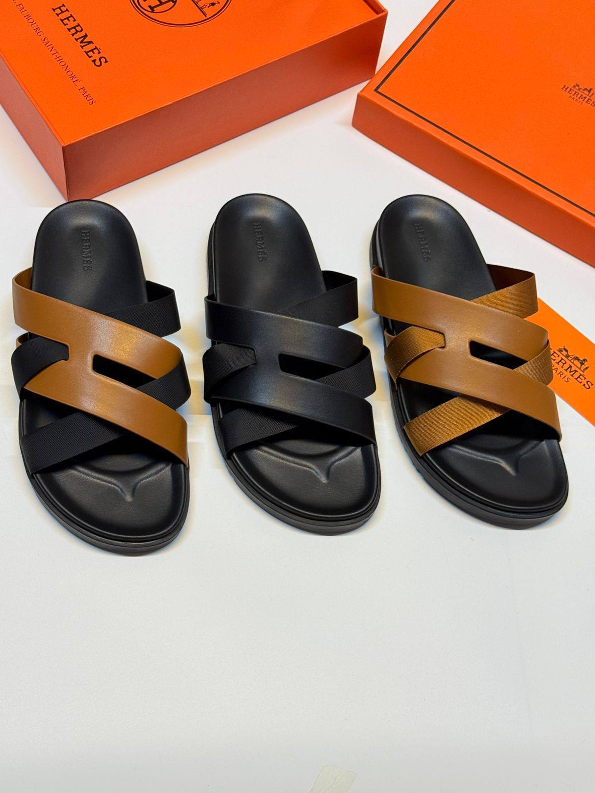 NEW CAME
HERMES SLIPPER
GOOD QUALITY
100 dhs🗽
Size 39-44

Zain40
♥️♥️♥️