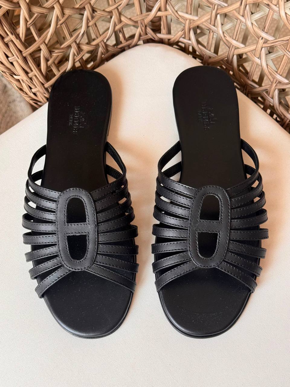 HERMES 
✨ Collection
👠 36–41
💎 Premium Quality
🔥 Super Master
450 dhs🇦🇪🇦🇪

Zain198
♥️♥️♥️