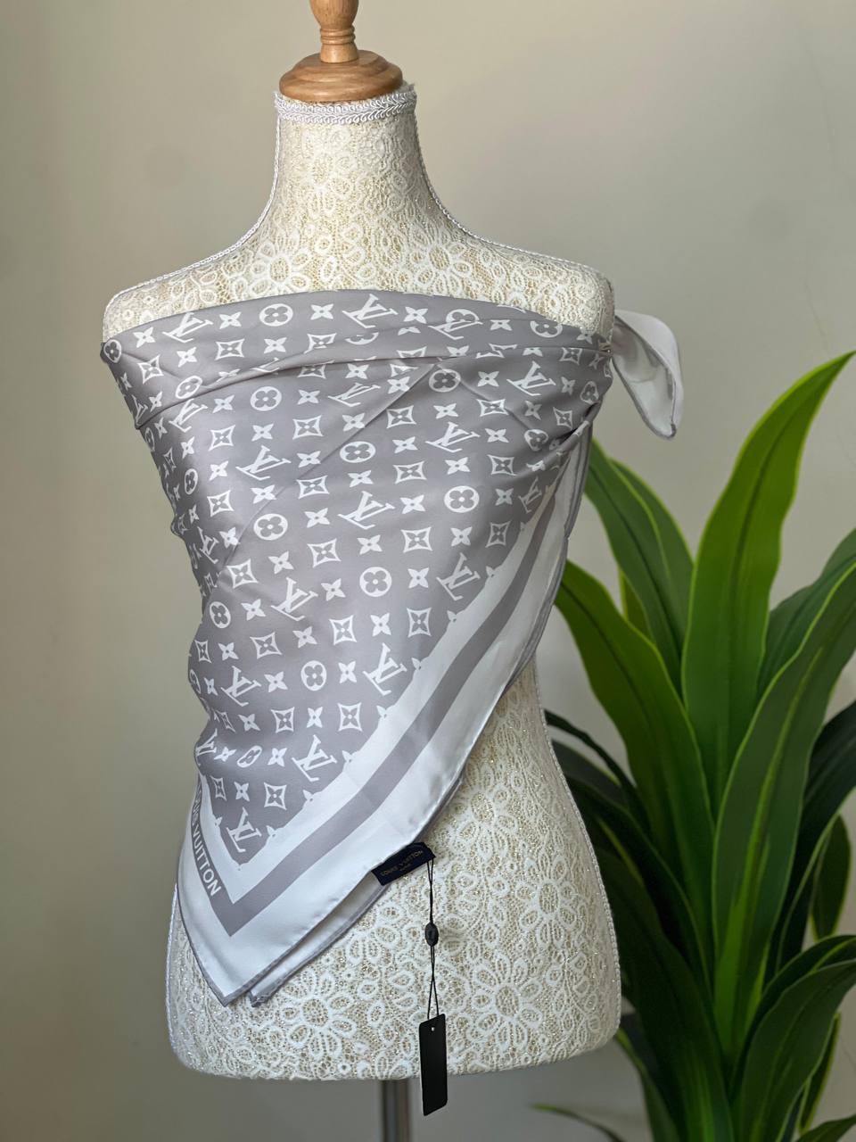 💙 LV 💙
💙*VIP QUALITY*💙
💙*100% SILK*💙
320 dhs💓

Zain281
♥️♥️♥️