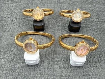 Van Cleef
60 dhs🪙🌨️

Zain45
♥️♥️♥️