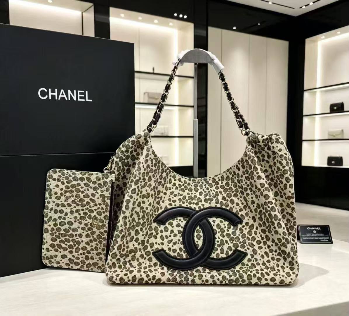 Chanel

 new arrival

360 dhs🇦🇪🇦🇪

34cm🥰🥰

Zain228
♥️♥️♥️