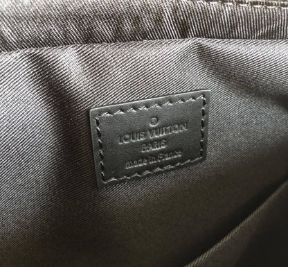 Lv

COPY ONE
 FOR MEN SLING BAG

215 dhs🇦🇪🇦🇪

Zain295
♥️♥️♥️
