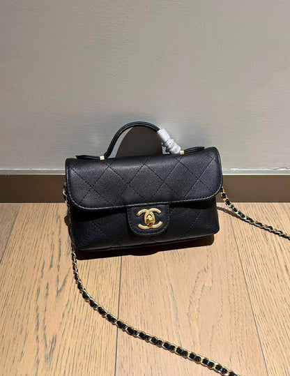 Chanel
95 dhs🪙🌨️
Good quality 

with box
🎁🎁🎁

Zain35
♥️♥️♥️