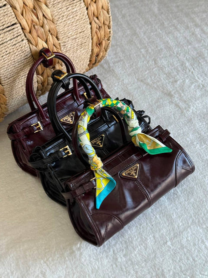 PRADA
SUPER MASTER QUALITY 
SIZE:23cm 1100 dhs✅
SIZE:30cm 1250 dhs✅

Zain307
♥️♥️♥️
