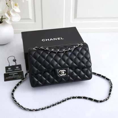 Chanel

with box
🎁🎁🎁

110 dhs✅
good quality

Zain143
♥️♥️♥️