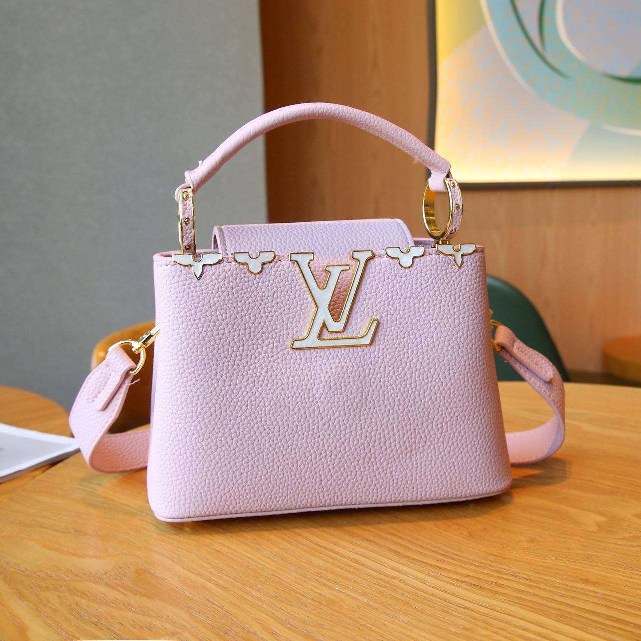 LV
High quality 
With box 
120 dhs🇦🇪🇦🇪

Zain136
♥️♥️♥️