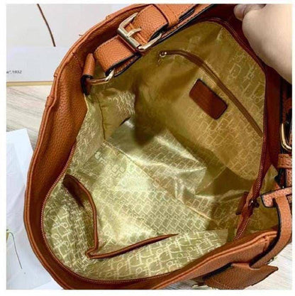 Dior 2 in 1

1⃣️ First quality

Size : 35 * 17 com
105 dhs🇦🇪🇦🇪

Zain115
♥️♥️♥️
