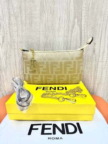 FENDI

Size :    21CM

85 dhs🪙💕
withbox
🎁🎁🎁

Zain04
♥️♥️♥️
