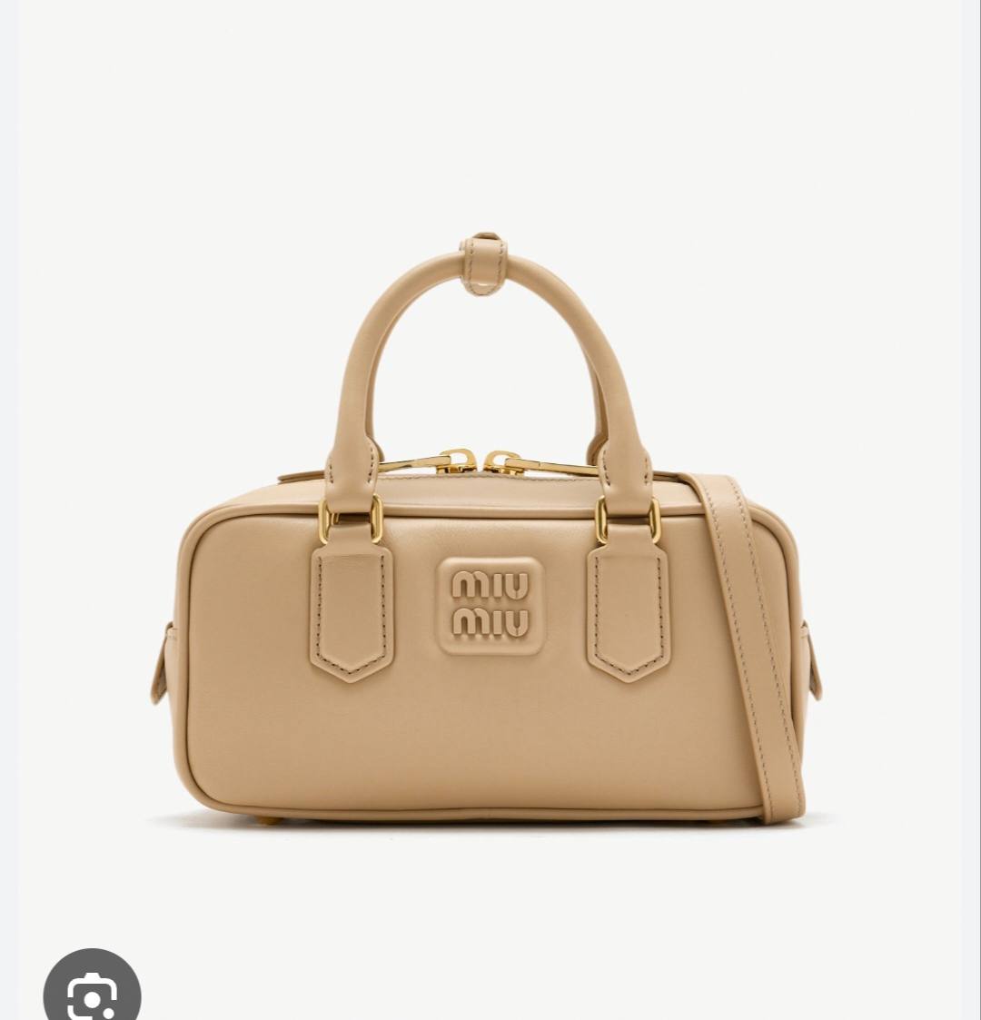 Miu Miu
withbox 
100 dhs🇦🇪🇦🇪

Zain143
♥️♥️♥️