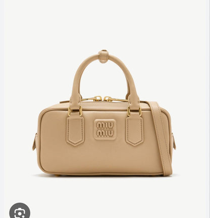 Miu Miu
withbox 
100 dhs🇦🇪🇦🇪

Zain143
♥️♥️♥️
