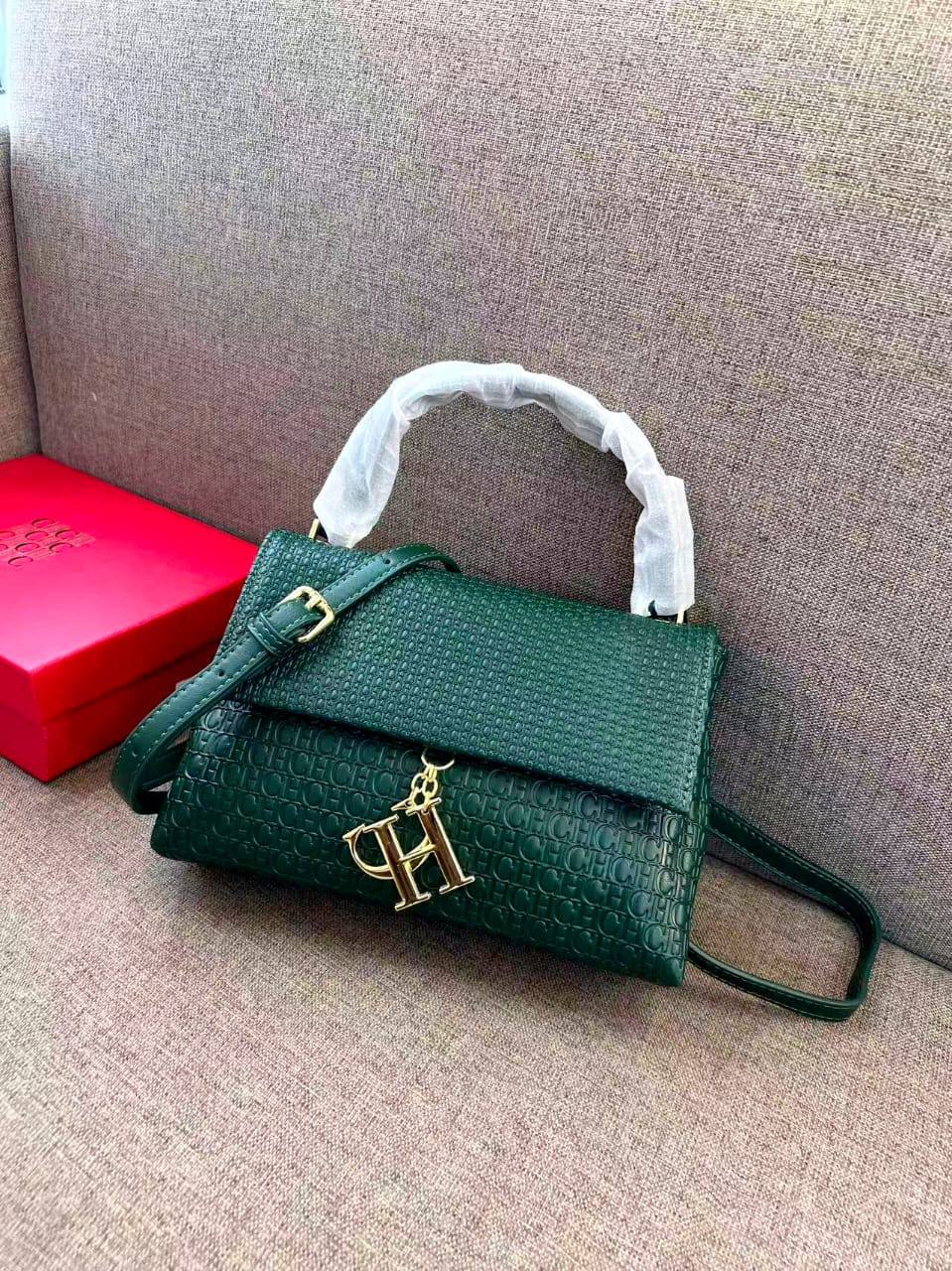 CH

90 dhs🌺

with box
🎁🎁🎁

size 24cm

Zain26
♥️♥️♥️