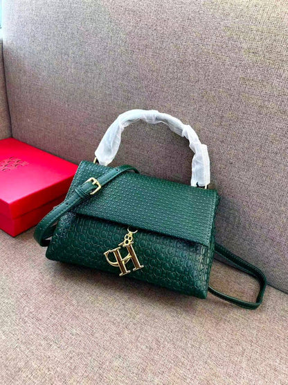 CH

90 dhs🌺

with box
🎁🎁🎁

size 24cm

Zain26
♥️♥️♥️