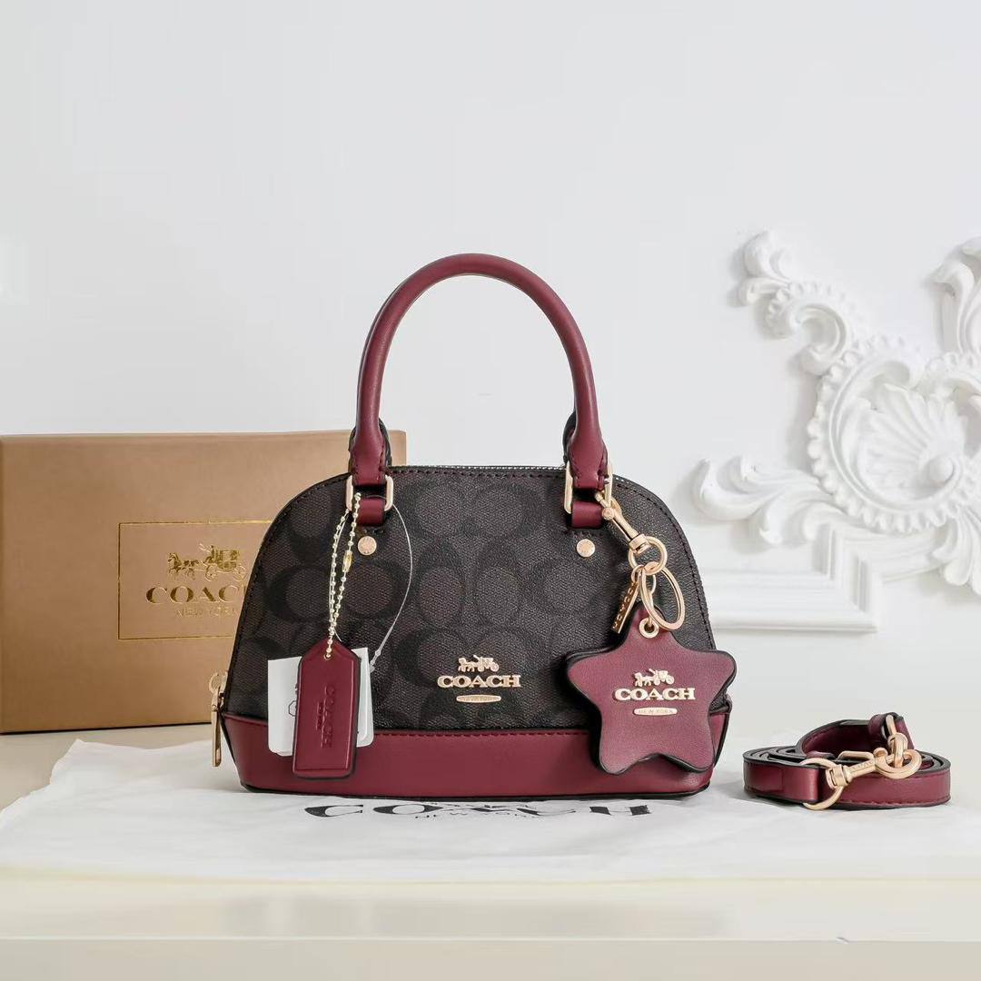 Coach
100 dhs🇦🇪🇦🇪
with box
size 21cm

Zain26
♥️♥️♥️