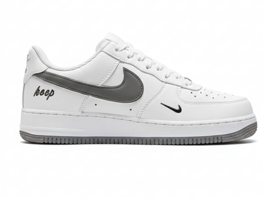 Nike
Size 40 to 45 
95 dhs

Zain27
♥️♥️♥️
