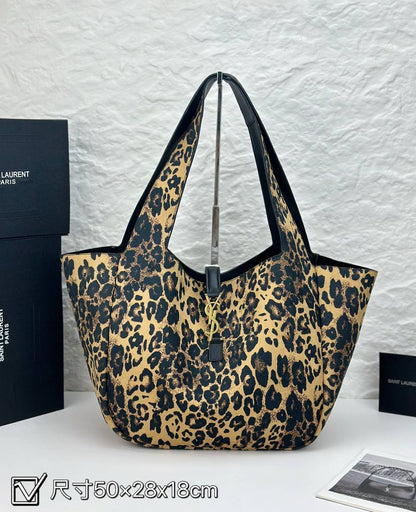 YSL Master 
350 dhs🪙💕
Suede material 
#50cm

Zain228
♥️♥️♥️