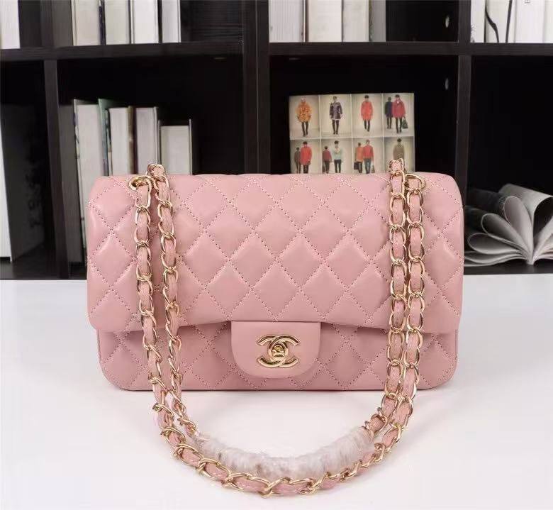 Chanel Master
310 dhs🪙💚
25 cm
premium quality🥳

Zain228
♥️♥️♥️