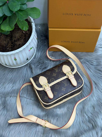 LV
SIZE  ………19.5CM 🥰

85 dhs❣️

with BOX🌷

Zain224
♥️♥️♥️