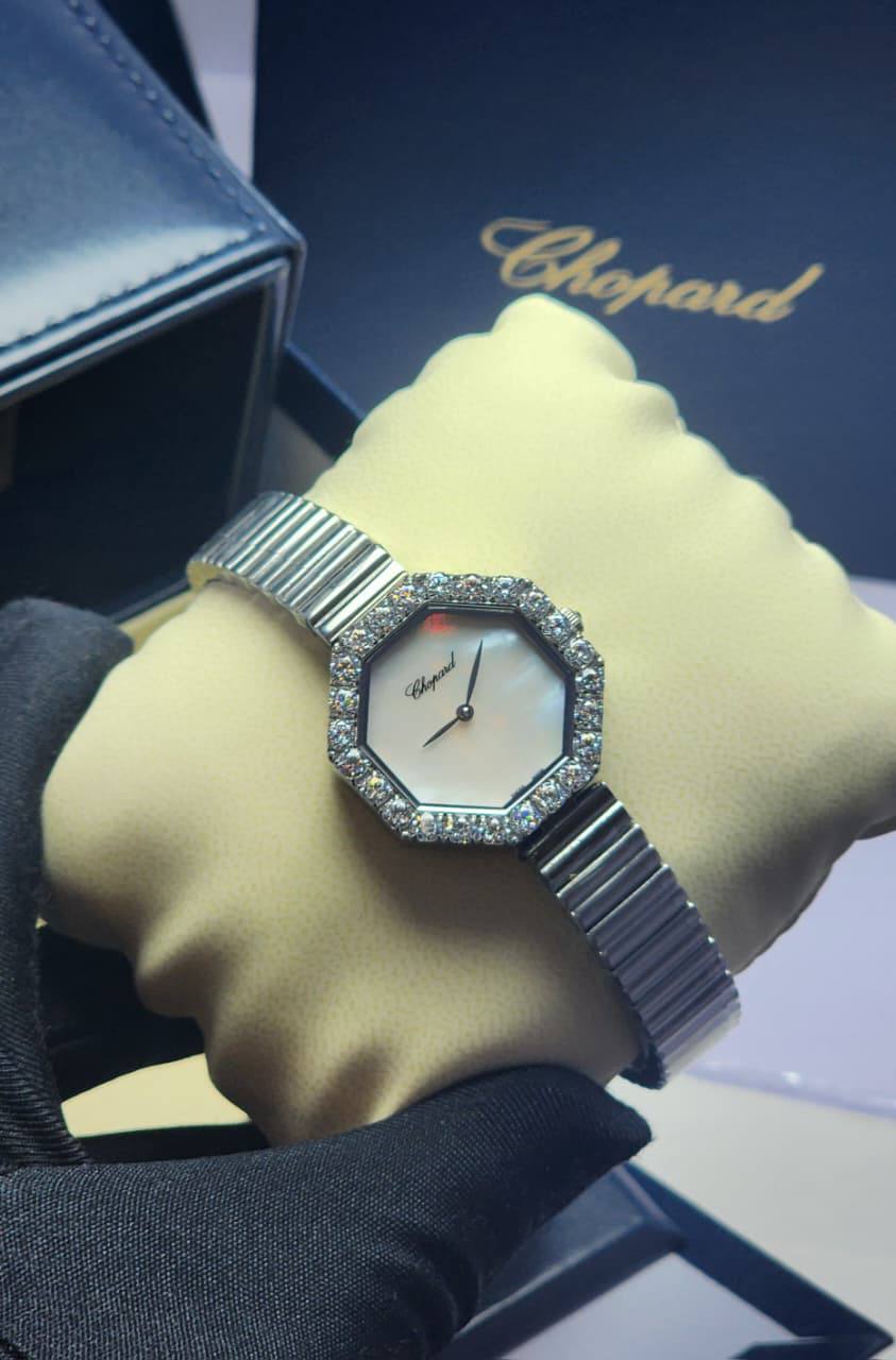 Chopard watch for ladies 
good quality 
300 dhs💓

Zain59
♥️♥️♥️
