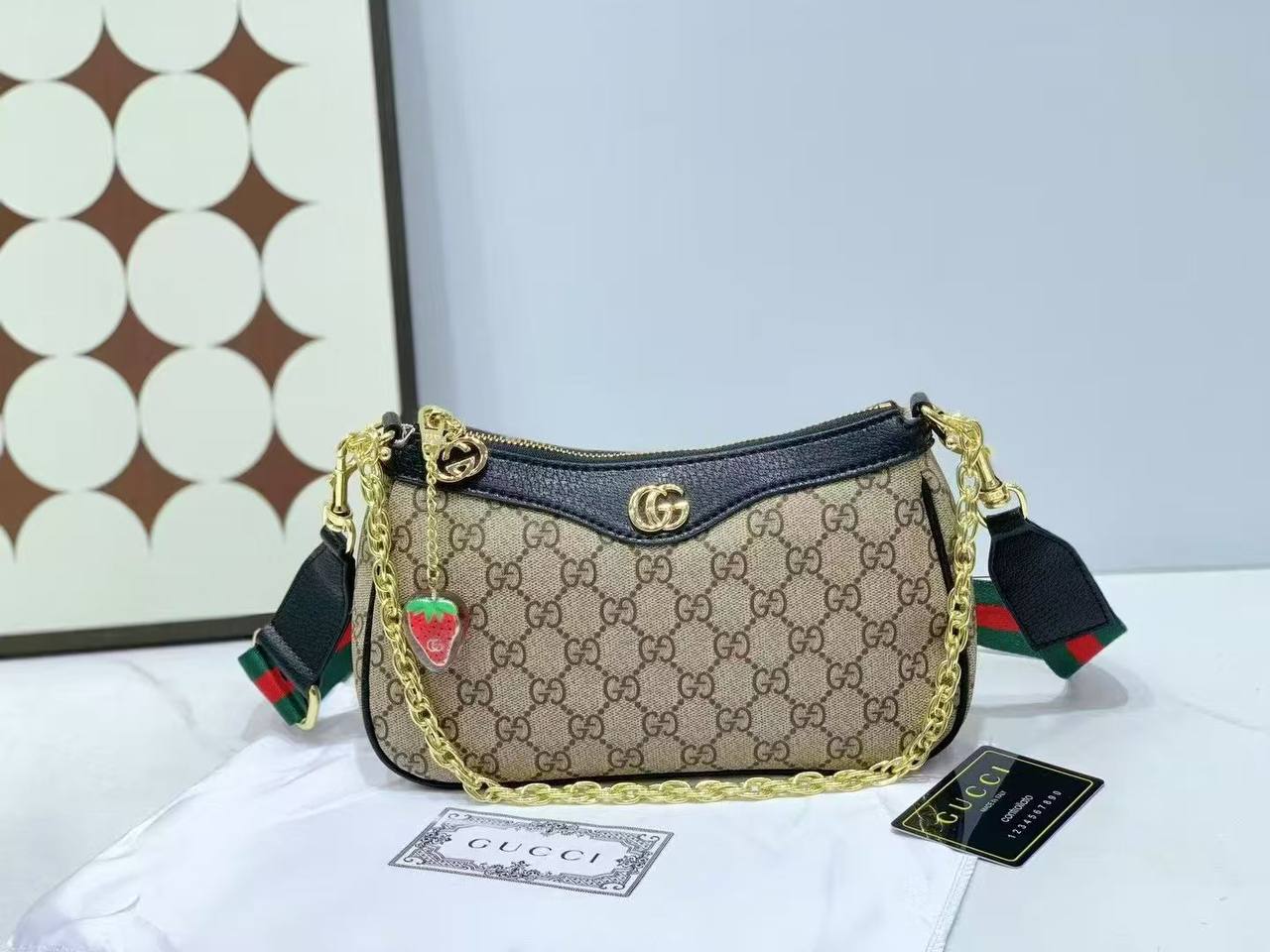 Gucci

withbox 🎁🎁🎁

95 dhs❣️

Zain143
♥️♥️♥️