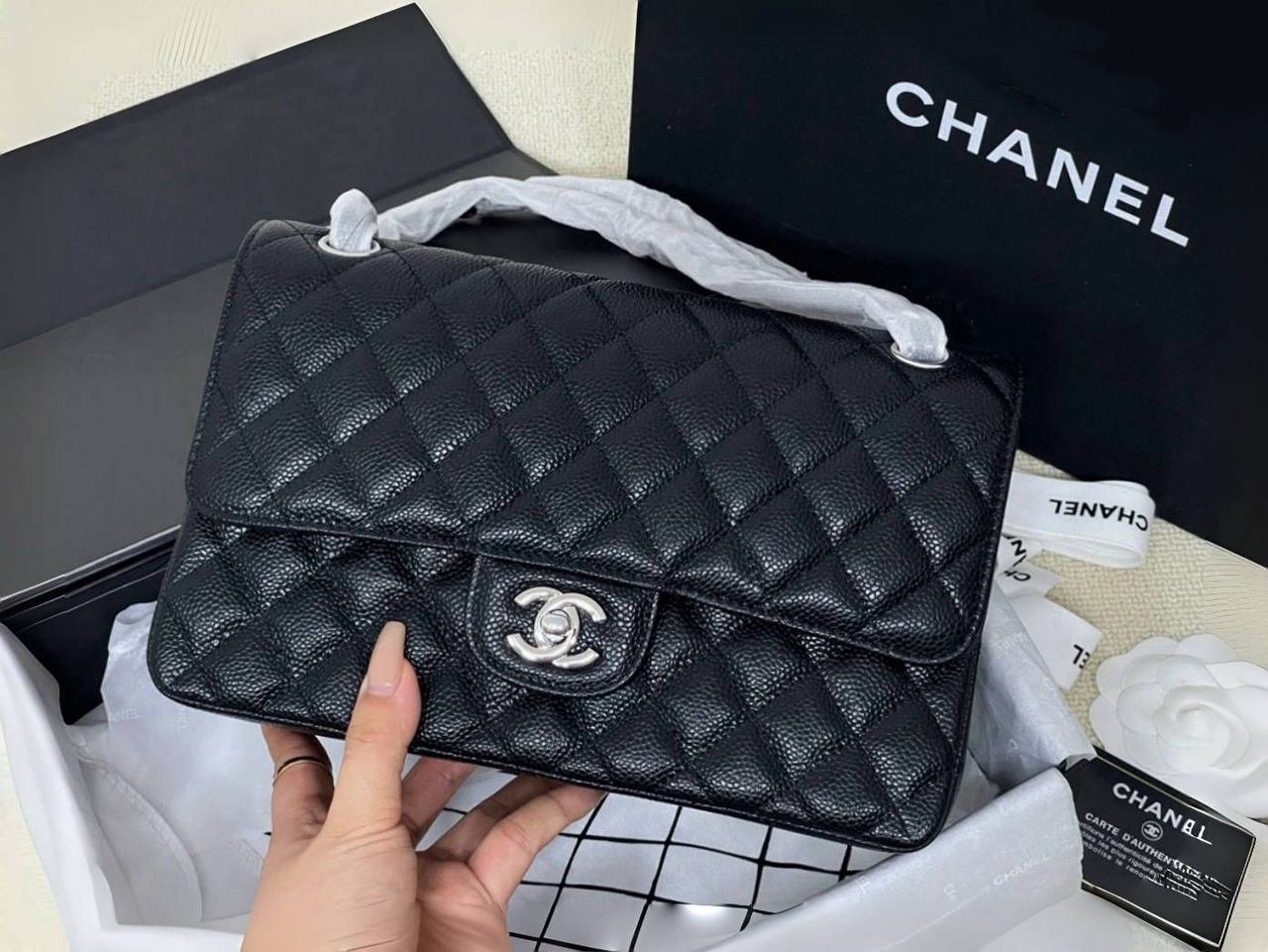 CHANEL 
COPY ONE 
WITH DOUBLE BOX 
260 dhs✅
leather 

Zain295
♥️♥️♥️