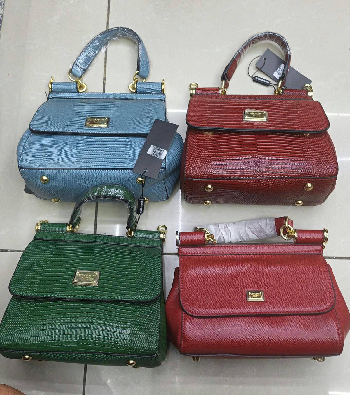 AVAILABLE 
LV
Prada
Ysl 
Coach
Gucci

70 dhs🇦🇪🇦🇪

Zain169
♥️♥️♥️