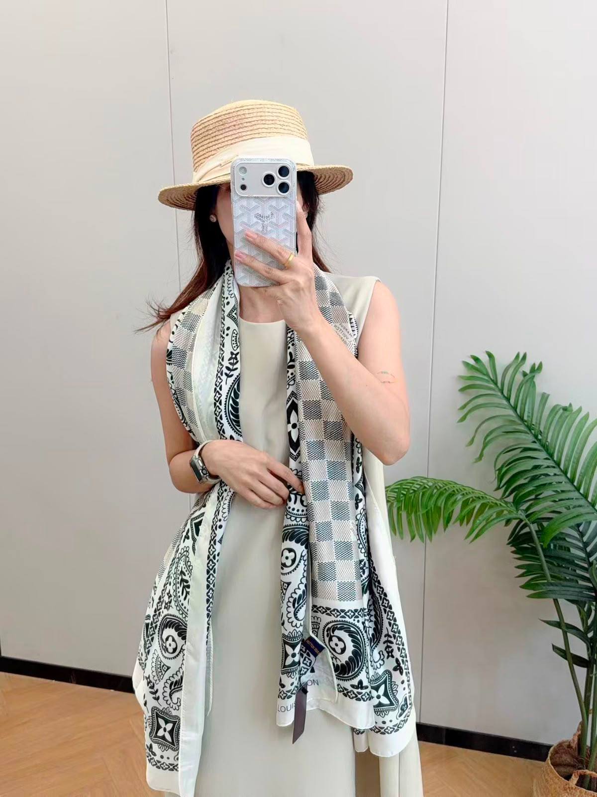 Scarfs 
new came 
high quality 

Size : 180cm*90cm
45 dhs🇦🇪🇦🇪

Zain39
♥️♥️♥️