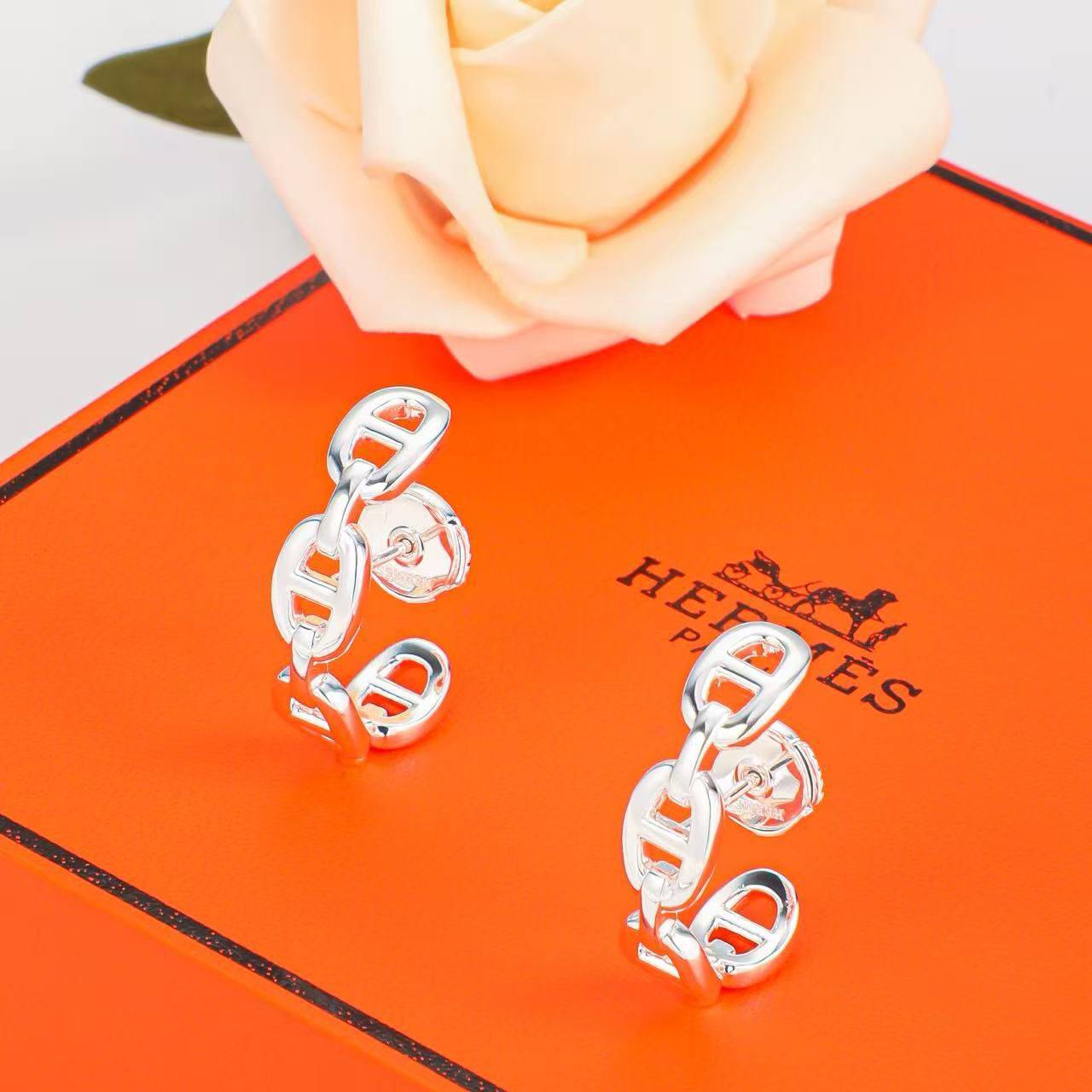Hermes Earrings* 🎲
Master Quality 

*50* AED normal box 📦

Zain48
♥️♥️♥️