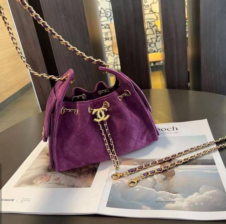 Chanel
Master
22cm Mini suede material
350 dhs🪙🌨️

Zain228
♥️♥️♥️