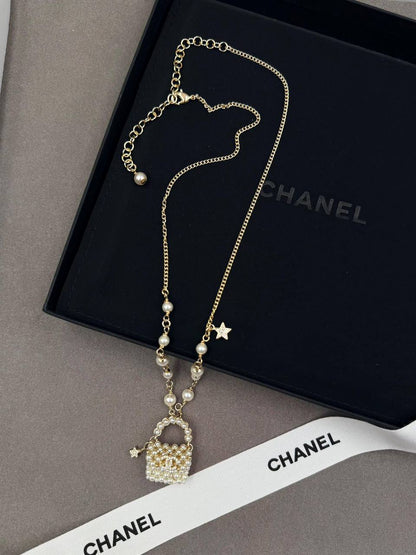 *CHANEL* 🤍
↗️ *Super Master Quality ®️*
* *New Collection*
* Necklace, Earrings & Brooch
*With Normal Box*
Necklace 130 dhs💓
Earings 145 dhs💓
Brooch 125 dhs💓


Full Set with *Normal* Box
 *365 dhs💓*
Full set with *Original* Box
 *410 dhs💓*

Zain209