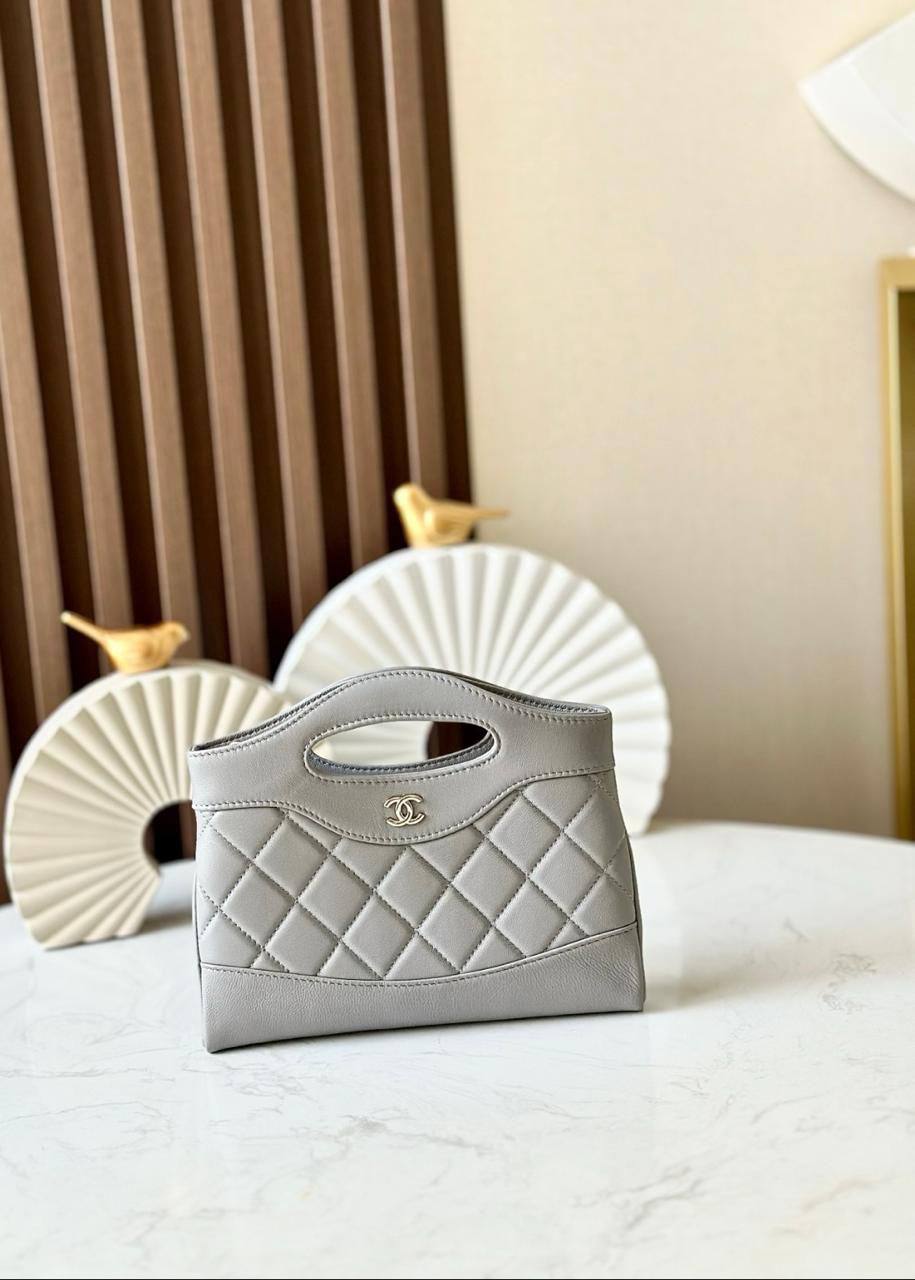 Chanel ✨💕✨
New collection ✨✨✨
SuperMaster Quality 🔥🔥
Available Now ❤️❤️❤️
For Price 👇 WTSP Text Zain 0568585901

Zain252
♥️♥️♥️