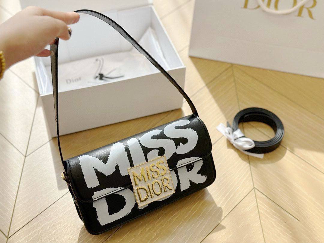 MISS DIOR 
HIGH QUALITY
 OFFER WITH BOX 
75 dhs🇦🇪🇦🇪

Zain295
♥️♥️♥️