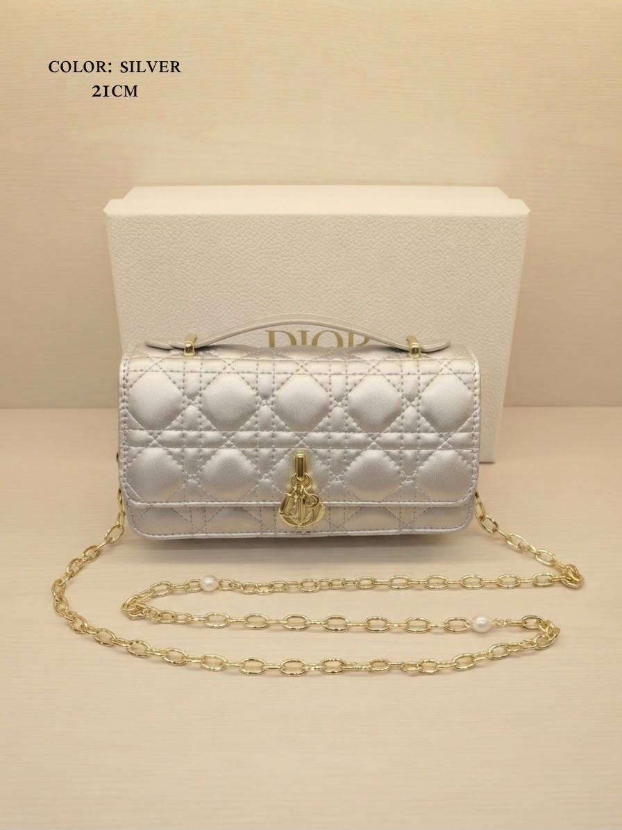 Dior
ᴛᴏᴘ ʜᴀɴᴅʟᴇ/ ɢᴏʟᴅᴇɴ ᴄʜᴀɪɴ
ᴡɪᴛʜʙᴏx
ʟᴀᴍʙsᴋɪɴ ᴍᴀᴛᴇʀɪᴀʟ
sɪᴢᴇ:𝟐𝟏ᴄᴍ
110 dhs🇦🇪🇦🇪

Zain56
♥️♥️♥️