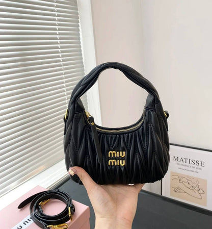MIU MIU 

NEW CAME GOOD QUALITY 

WITH BOX 
🎁🎁🎁

90 dhs🇦🇪

Zain39
♥️♥️♥️