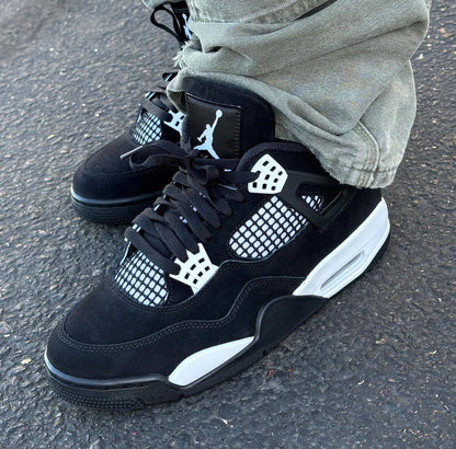 Air Jordan 4 "White Thunder"🖤⚪️
36-45 AVAILABLE 🤩
190 dhs❣️

Zain242
♥️♥️♥️
