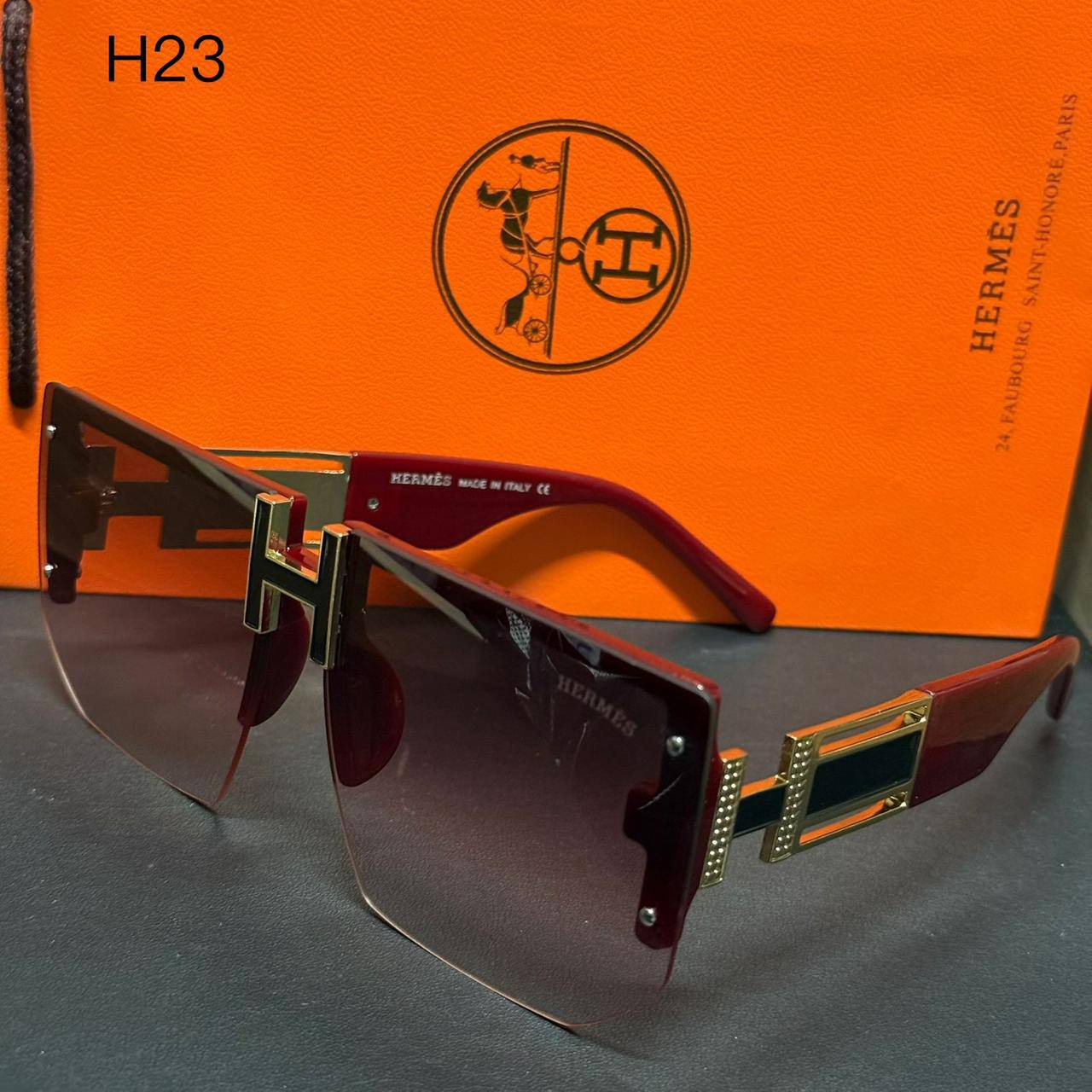 Hermes ❤️‍🔥*
Sunglasses 🕶️ 
Copy one❣️
good quality 💯
With master box 🗃️ 
50 dhs❤️

Zain216
♥️♥️♥️