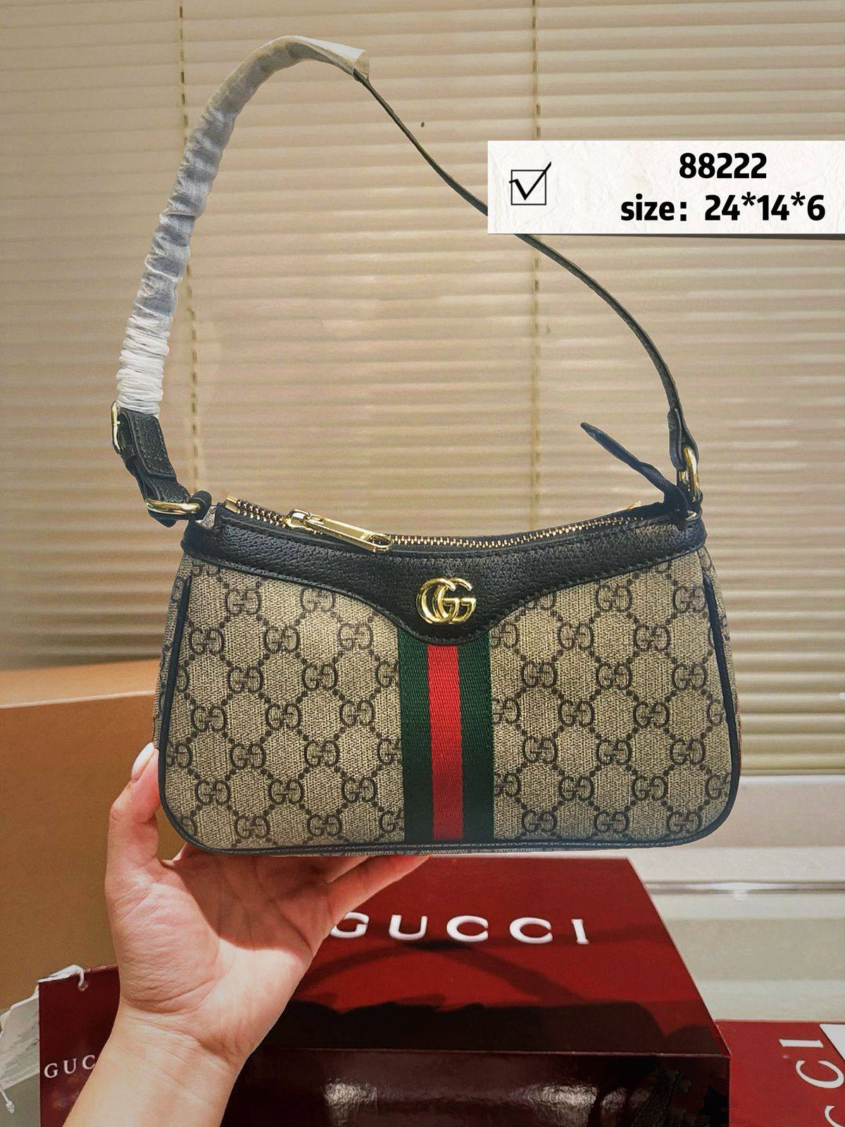 Gucci
95 dhs❣️

with box
🎁🎁🎁

Zain46
♥️♥️♥️