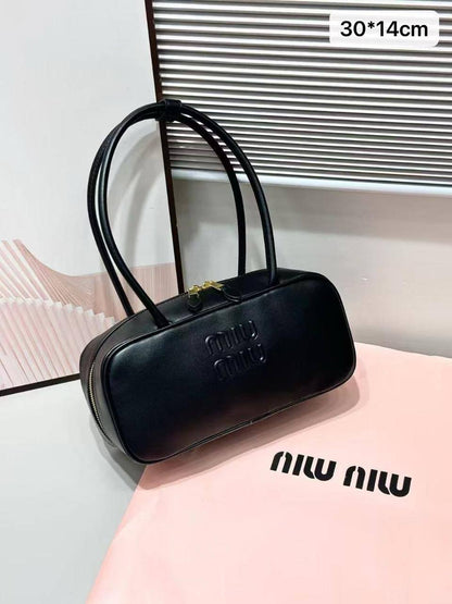🎉Discount 🍁  Miumiu Autumn collection
1️⃣ First quality
Size : 30 ~ 29 * 12 cm
80 dhs🪙🌺
Limit Stock

Zain115
♥️♥️♥️