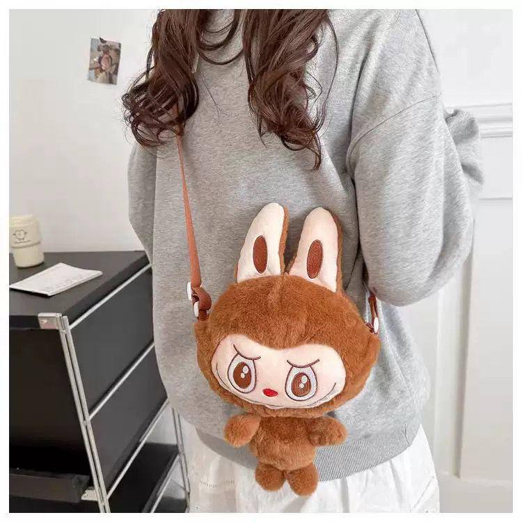 🎄Christmas gifts 🎉 Offer 🎊 
⛄️ LABUBU Bag 
Nice quality
Size ： 30 * 15 cm
30 dhs🪙🌨️

Zain115
♥️♥️♥️
