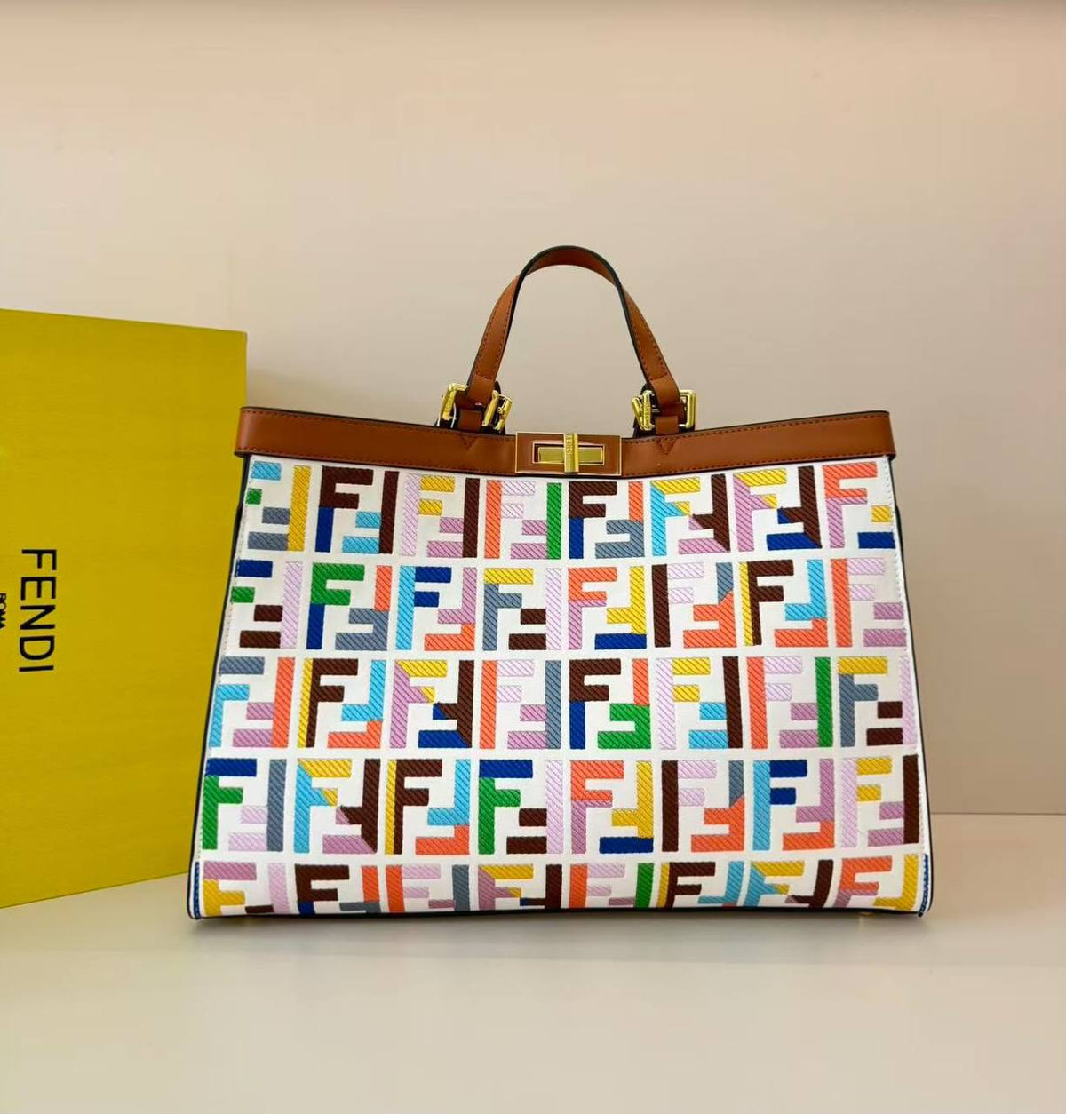 FENDI 

COPY ONE 
NEW CAME 
195 dhs🇦🇪🇦🇪

Zain39
♥️♥️♥️