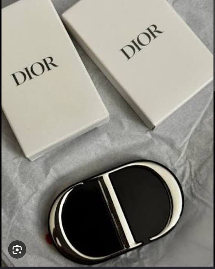 New Arrival 🔥
Dior Mirror 
Mobile Mirror
45 dhs✅

Zain243
♥️♥️♥️