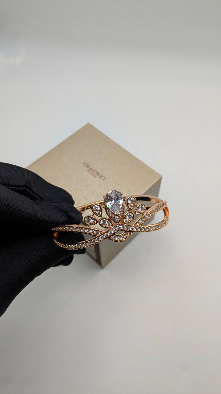 Chaumet
*Master Quality* 
*Bracelet*
130 dhs🇦🇪🇦🇪
with Normal Box 🎁

Zain210
♥️♥️♥️