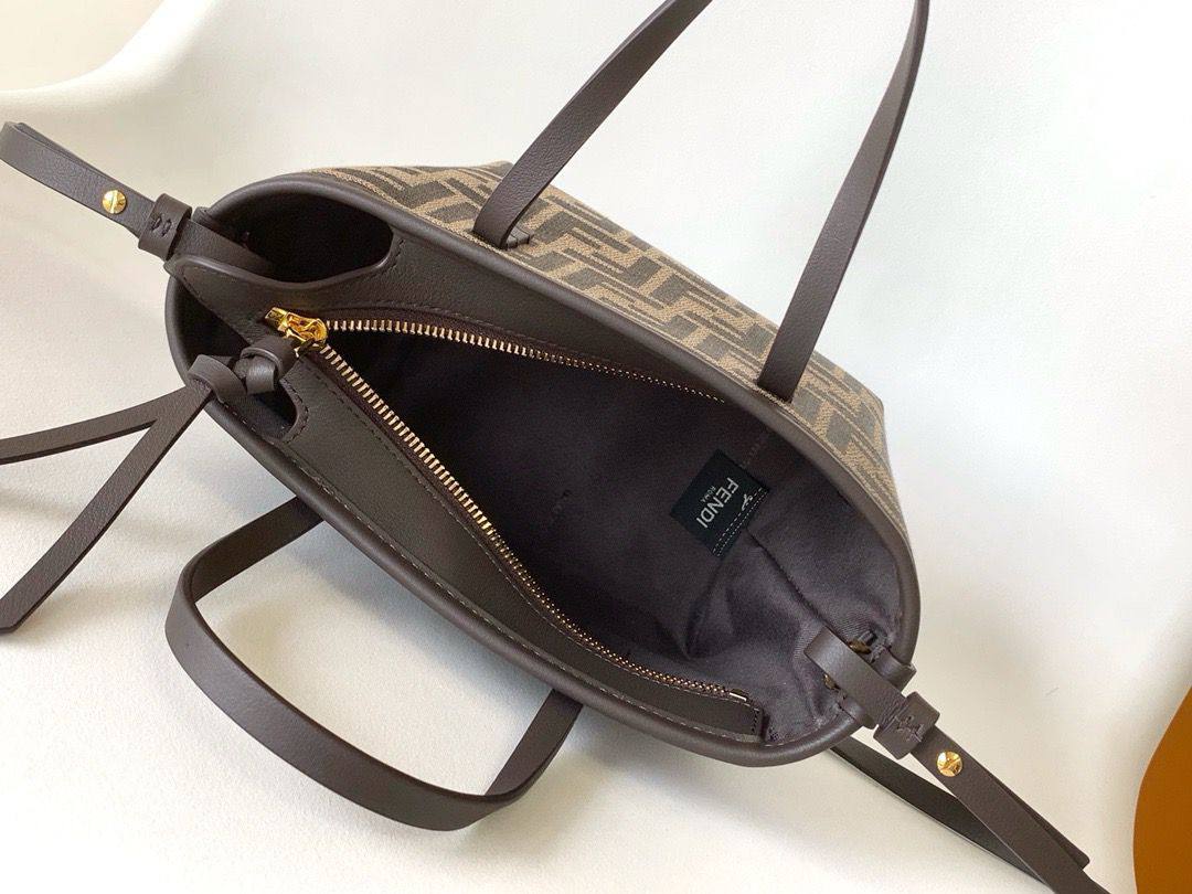 Fendi
Size :21.5cm


For Price 👇 WhatsApp✅
0568585901 
0507557372
0552275751 Owner Zain 👌


Zain325
♥️♥️♥️