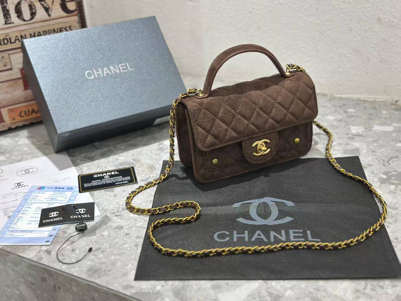 Chanel

with box
🎁🎁🎁

95 dhs🪙🌨️

Zain143
♥️♥️♥️