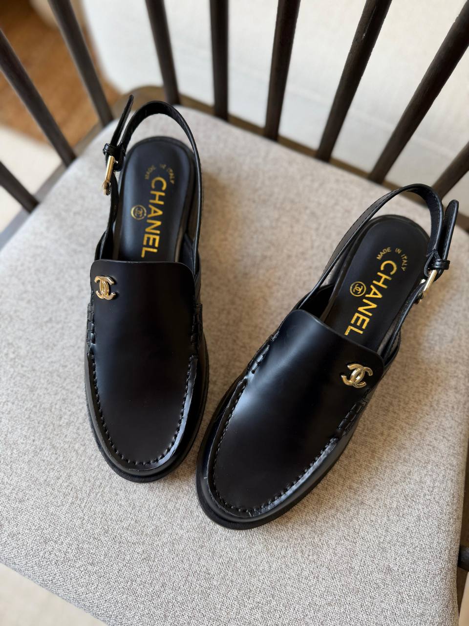 Chanel
𝑨𝑨𝑨 𝑸𝒖𝒂𝒍𝒊𝒕𝒚
𝑺𝒊𝒛𝒆 𝟑5 𝒕𝒐 𝟒2 
450 dhs✅

Zain81
♥️♥️♥️