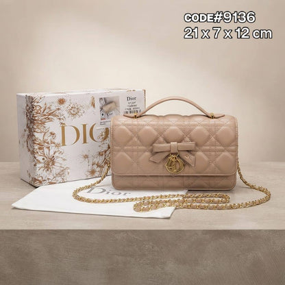 Dior
ᴍʏ ᴅɪᴏʀ ᴍɪɴɪ ʙᴀɢ
ᴅᴇᴄᴏʀᴀᴛɪᴠᴇ ʟᴇᴀᴛʜᴇʀ ʙᴏᴡ
ɪɴ ᴛᴏᴘ ʜᴀɴᴅʟᴇ ʙᴀɢ
ʟᴏɴɢ ᴄʜᴀɪɴ ʙᴇʟᴛ sᴛʀᴀᴘ
ɢᴏʟᴅ ʜᴀʀᴅᴡᴀʀᴇ
sɪᴢᴇ: 21 cm
ᴡɪᴛʜ BOX

90 dhs🇦🇪🇦🇪

Zain31
♥️♥️♥️