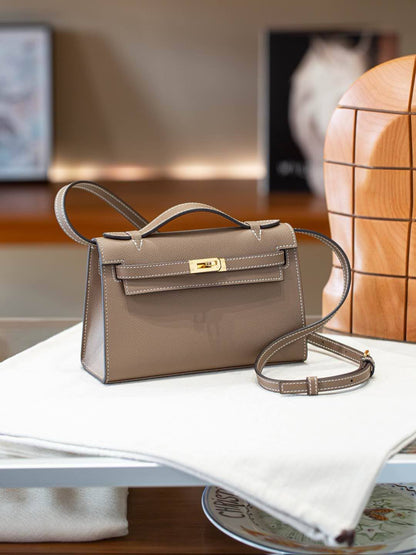 Hermes 
Master 👌
320 dhs❣️
#21cm🩷🩷
#with box💕💕🙋‍♂️

Zain228
♥️♥️♥️