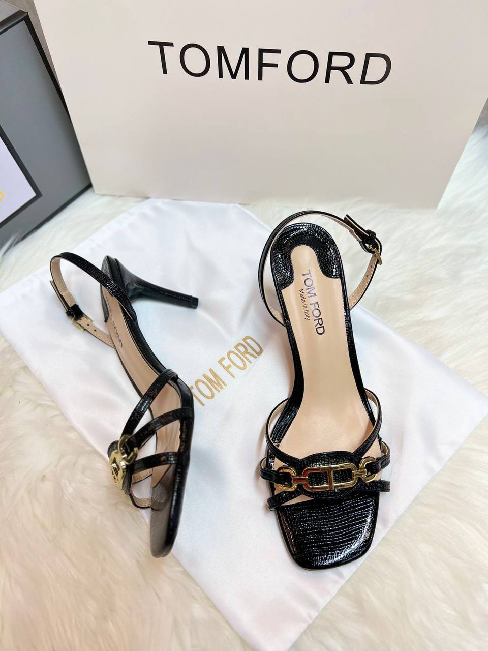 OFFER 
Discount
140 dhs🪙🖤
SIZE 36-41 available
Limit Stock

Zain88
♥️♥️♥️