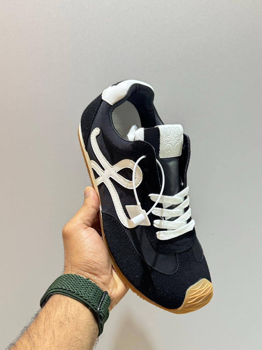 LOEWE 
NEW BALANCE
SIZE 36-37-38-39-40-41
140 dhs🪙💕

Zain86
♥️♥️♥️